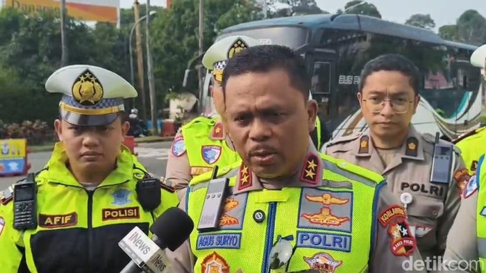 Lonjakan Wisatawan Saat Long Weekend, Hampir 40 Ribu Kendaraan Padati Jalur Puncak Bogor dalam Sehari