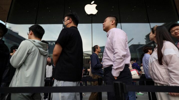 Antrean Panjang Warnai Penjualan Perdana iPhone 18 Pro di Beijing