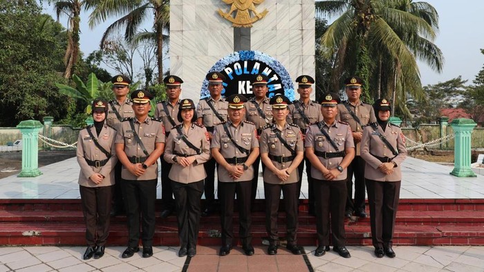 Ditlantas Polda Kaltara Ziarah ke TMP Telabang Bangsa Jelang HUT Ke-71 Lalu Lintas